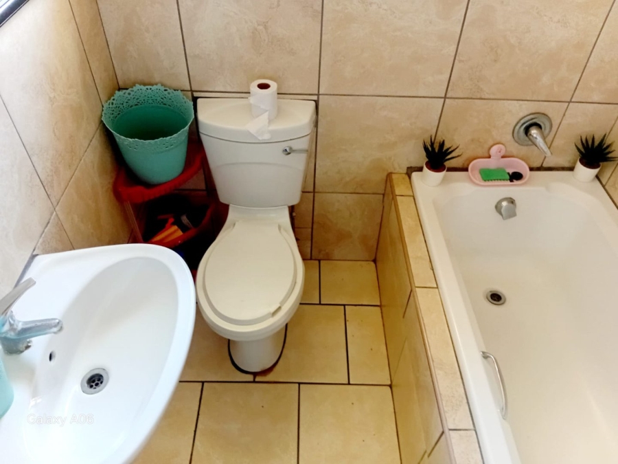 2 Bedroom Property for Sale in Amalinda Eastern Cape